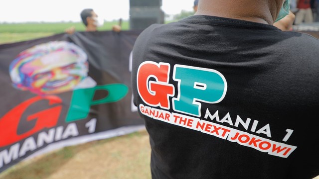 Ganjar Pranowo (GP) Mania saat bersama petani Kabupaten Indramayu, Jawa Barat. Foto: Dok. Istimewa