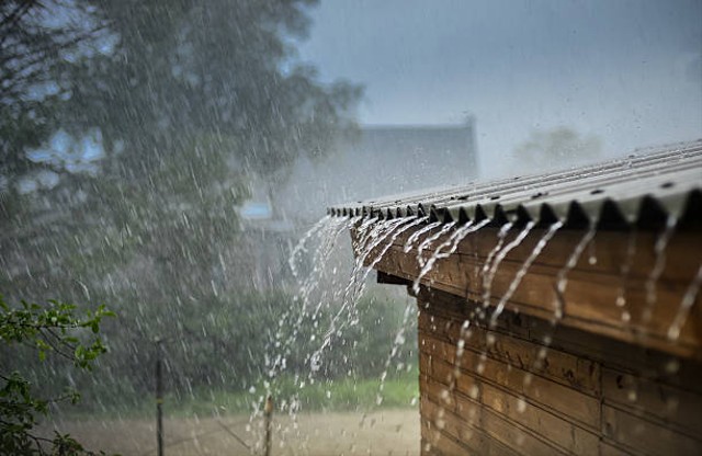 Doa turun hujan dapat mendatangkan sejumlah keberkahan bagi setiap orang yang membacakannya. Foto: Unsplash.com