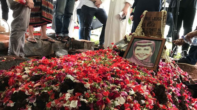 Makam Mieke Wijaya. Foto: Regina Kunthi Rosary/kumparan