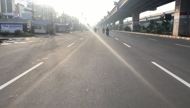 Kondisi jalan raya Kalimalang jelang mudik lebaran. Foto: Nugroho Ganda Novianto/kumparan