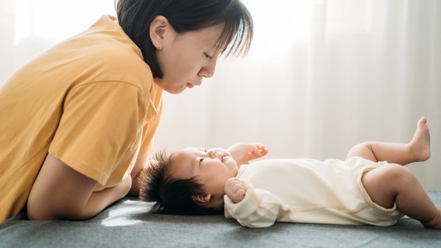 Cara Mengatasi Kesepian Setelah Menjadi Ibu Foto: zhanghaoran/Shutterstock