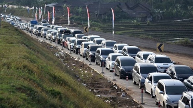 Kemacetan kendaraan dari pemudik lebaran yang terjadi di Jalan Tol Ruas Salatiga-Kartasura sekitar Kabupaten Semarang, Jawa Tengah pada tahun 2018 silam (ANTARA FOTO/Aditya Pradana Putra)