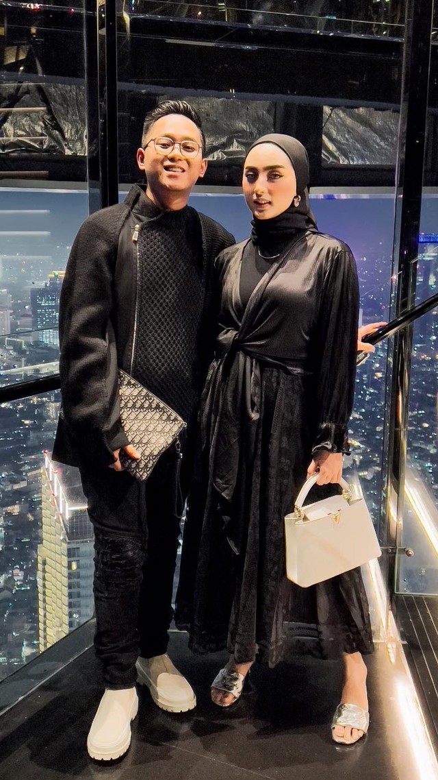 Doni Salmanan bersama istrinya, Dinan Fajrina. Foto: Instagram/@dinanfajrina