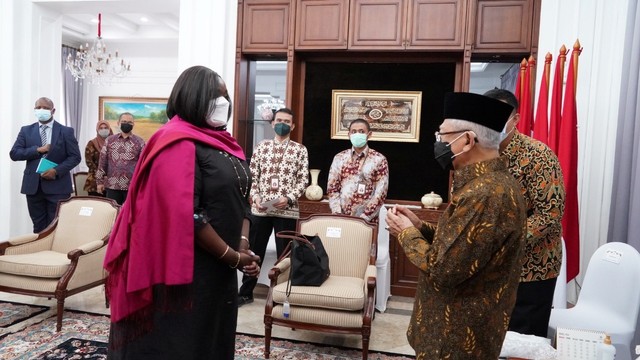 Wakil Presiden Ma'ruf Amin menerima kunjungan kehormatan Menteri Luar Negeri (Menlu) Kenya Raychelle Omamo, Kamis (17/3/2022). Foto: KIP