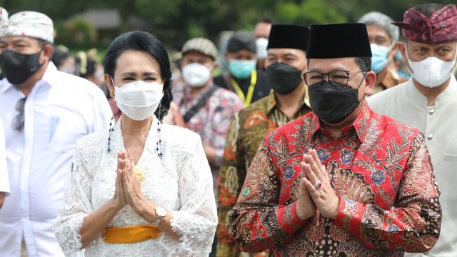 Wakil Menteri Agama Zainut Tauhid Sa'adi menghadiri upacara Tawur Agung Kesanga di Candi Prambanan, Kamis (3/3/2022). Foto: Kemenag RI