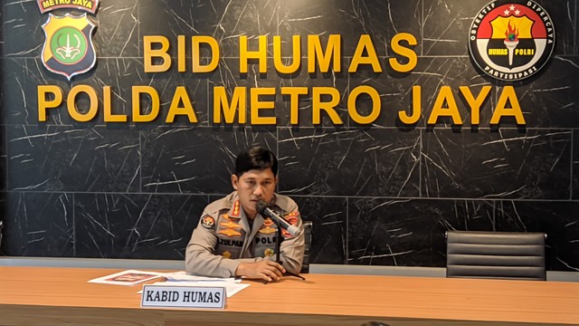 Jumpa pers perkembangan penanganan kasus Ade Armando di Polda Metro Jaya, Rabu (13/4). Foto: Jonathan Devin/kumparan