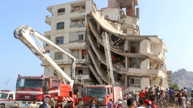 Ilustrasi bangunan ambruk. Foto: SALEH AL-OBEIDI/AFP