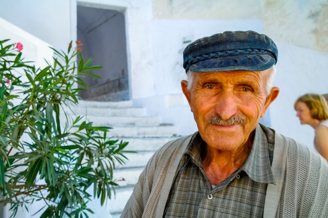 Ilustrasi orangtua di Yunani. Foto: Great Pics - Ben Heine/Shutterstock