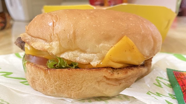 Bangor jelata cheese ala Burger Bangor Denny Sumargo. Foto: Azalia Amadea/Kumparan