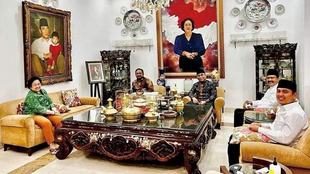 Yaqut Cholil Qoumas ngabuburit bersama Megawati Soekarnoputri. Foto: Instagram/@gusyaqut