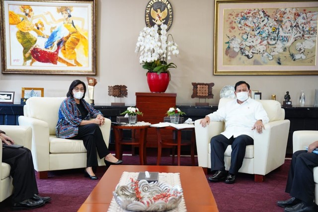 Pertemuan Menteri Pertahanan Prabowo Subianto dengan Menteri Keuangan Sri Mulyani. Kamis (7/4/2022).  Foto: Kemenkeu RI