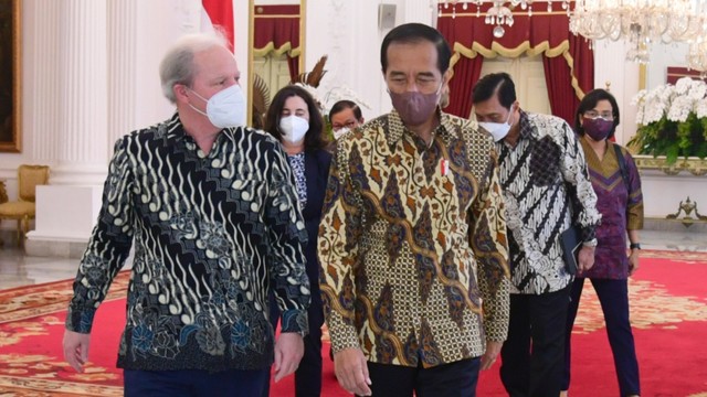 Presiden Jokowi saat menerima Pimpinan Bank Dunia, di Istana Merdeka, Jakarta, Rabu (16/2/2022). Foto: Muchlis Jr/Biro Pers Sekretariat Presiden