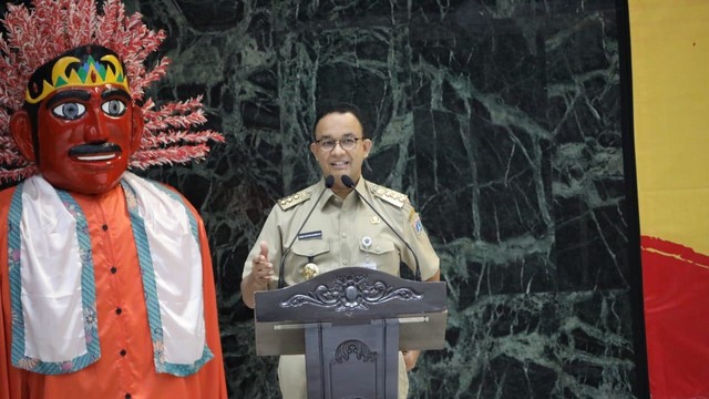 Gubernur DKI Jakarta Anies Baswedan menghadiri Pelantikan Pengurus Komite Olahraga Nasional Indonesia (KONI) DKI Jakarta periode 2022-2026 di Balai Agung, Selasa(26/4). Foto: Pemprov DKI Jakarta