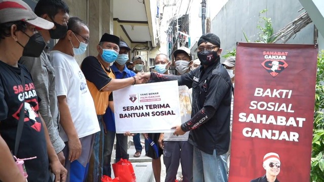 Sambut Ramadhan Sahabat Ganjar Bagikan Sembako Ke Marbut Sekitaran Jakarta Kumparan Com