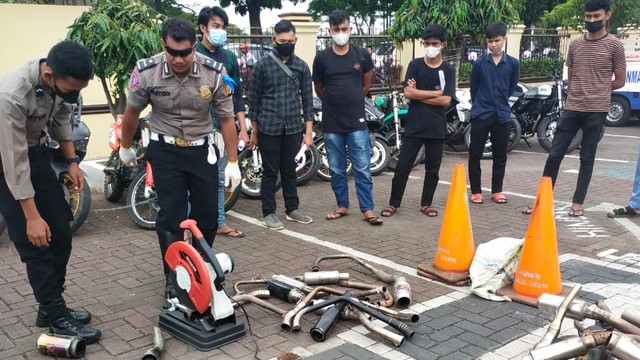 Knalpot bising dari motor yang terjaring razia polisi. Dok. Polresta Banda Aceh