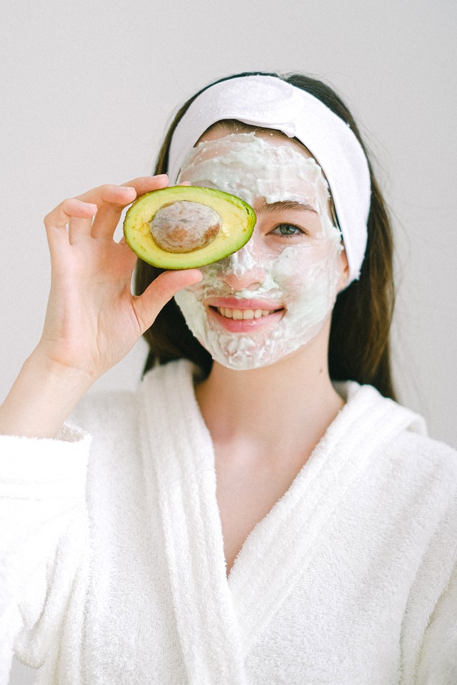 Rekomendasi Masker Wajah untuk Mencerahkan, Foto: Pexels/Anna Shvets.