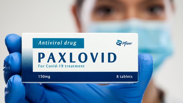 Obat telan COVID-19 produksi Pfizer, Paxlovid. Foto: Cryptographer/Shutterstock