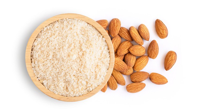 Susu Almond untuk Ibu Menyusui, Apa Manfaatnya? Foto: Copyright (c) 2021 NIKCOA/Shutterstock.  