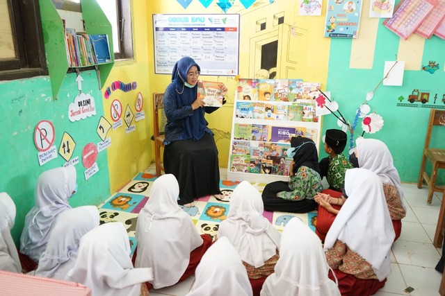 Pengguna Jenius Aktif bantu pendidikan di Lebak, dengan menghadirkan pojok baca di Sekolah-sekolah. (Dok. DD)
