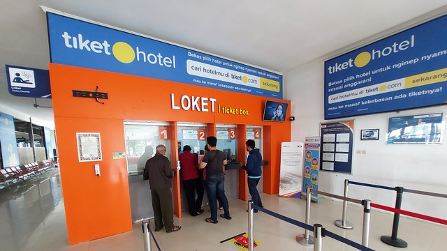 Loket pembelian tiket di Stasiun Solo Balapan. FOTO: Fernando Fitusia