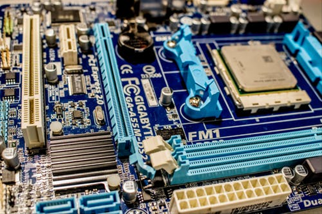 Bagian-Bagian Motherboard Dan Fungsinya | Kumparan.com