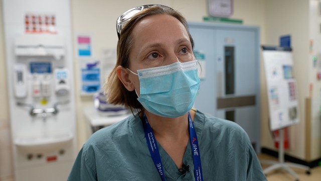 Dr Miriam Baruch, konsultan medis di unit perawatan intensif, mengaku pekerjaannya di rumah sakit kini terasa normal.