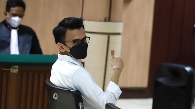 Adam Deni saat menjalankan sidang terkait UU ITE di Pengadilan Negeri Jakarta Utara, Selasa (29/3/2022). Foto: Agus Apriyanto