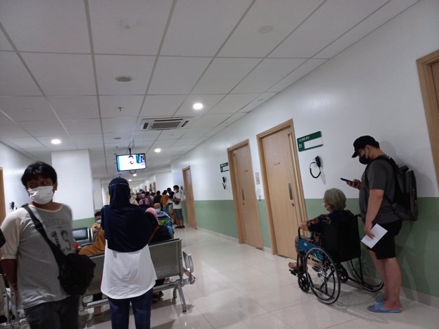 Ilustrasi Ruang Tunggu di Rumah Sakit. Foto: Hardini Kusumadewi.
