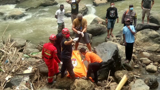 Wanita Tewas di Sungai Bolong Magelang Asal Bekasi, Sempat Pamit Bersama Pria (1)