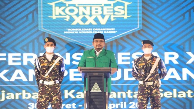 Ketum GP Ansor Yaqut Cholil Qoumas membuka Konbes XXV GP Ansor di Banjarbaru, Kalsel, Rabu (30/3/2022). Foto: Instagram/@gp.ansor