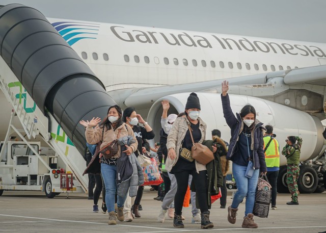 Pemerintah RepubIik Indonesia memulangkan 80 orang Warga Negara Indonesia yang tinggal di Ukraina  ke Tanah Air. Rombongan evacuee tersebut tiba di Bandara Soekarno-Hatta. (Foto: Ditjen Imigrasi)