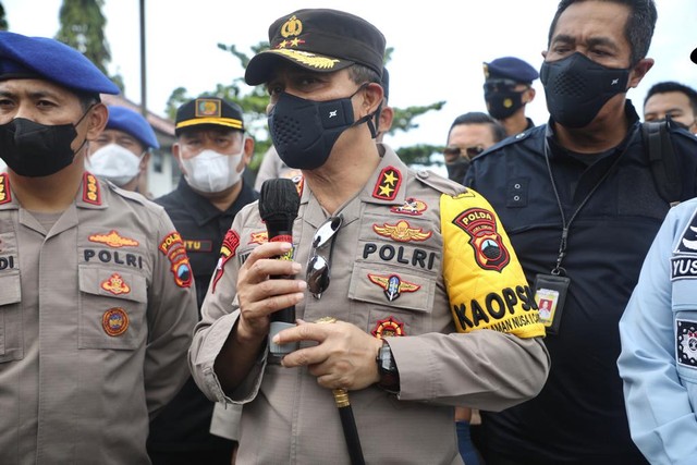 Kapolda Jateng Irjen Ahmad Luthfi beri keterangan soal kebakaran kapal di Cilacap, Rabu.  Foto: Dok. Istimewa