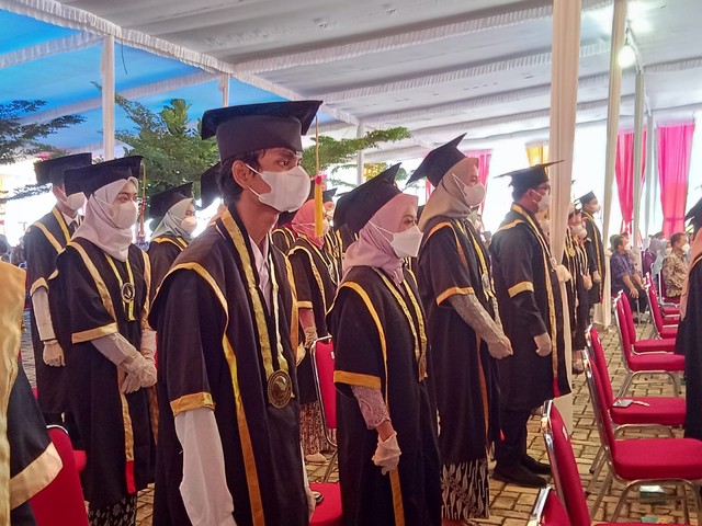 Lebih Dari 200 Wisudawan Itera Ikuti Upacara Wisuda Secara Offline ...