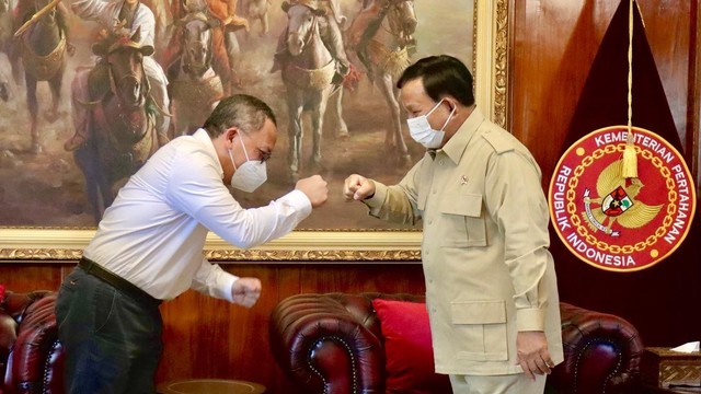Menhan Prabowo dan Kepala BRIN Tandatangani MoU Riset dan Inovasi Kemhan, Rabu (2/3/2022). Foto: Kemhan RI