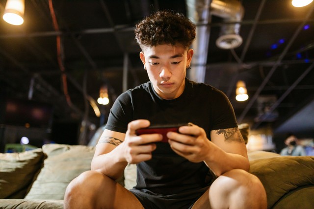 Ilustrasi Rekomendasi Game Offline Android Terbaik, Foto: Pexels/RODNAE Productions