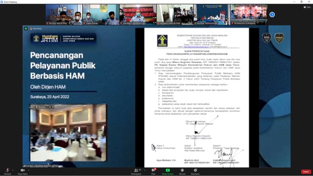 Penandatanganan Pencanangan Pelayanan Publik Berbasis HAM Kantor Wilayah Kemenkumham Jawa Timur yang disiarkan virtual. Foto : Humas Rutan Magetan