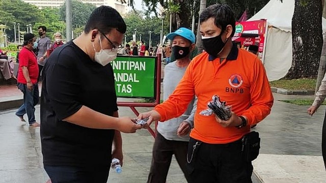 BNPB bagikan 53 ribu masker ke masyarakat. Foto: BNPB