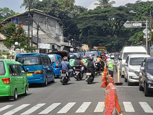 Situasi kemacetan di jalur Puncak, Rabu (4/5).  Foto: Dok. Istimewa