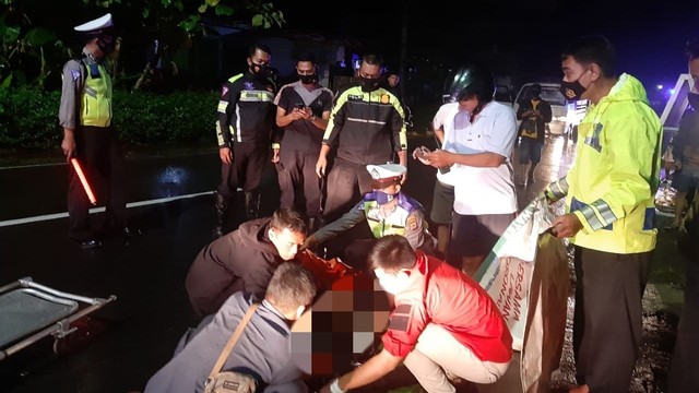 Polisi Tewas Karena Tabrak Truk, Sopir Truk Juga Tewas Karena Syok ...