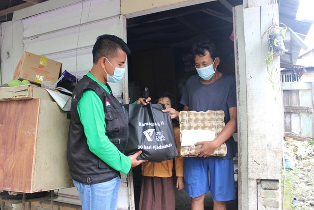 Dompet Dhuafa Waspada telah menyalurkan donasi “Parcel Dhuafa” tahap awal kepada para mustahik. (Sabtu, 9/4)