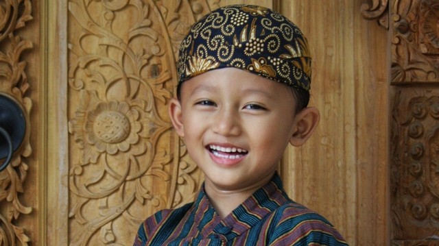 Ilustrasi seorang anak harus menggunakan Bahasa Jawa Halus untuk berbicara dengan orang tuanya. Foto: Flickr.com