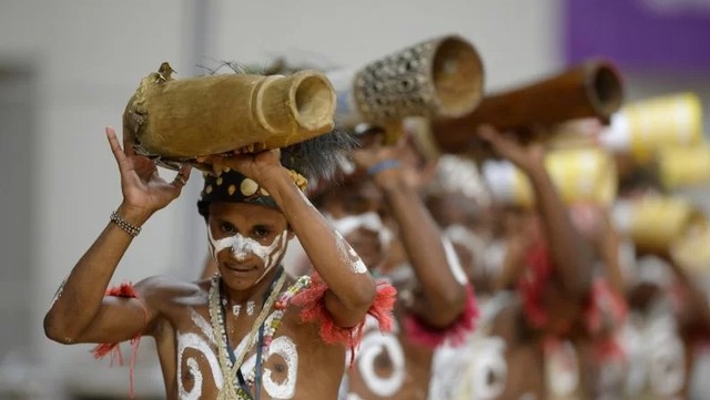 Akhokoy, tarian tradisional khas masyarakat Sentani, Papua. Foto: M Risyal Hidayat/ANTARA FOTO