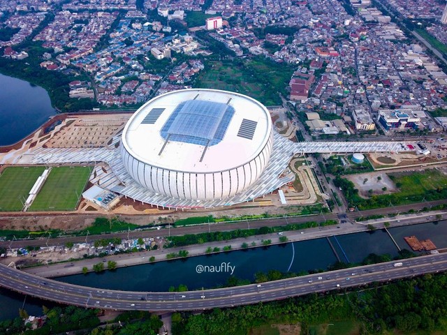 Foto udara Jakarta International Stadium (JIS), Jakarta. Foto: Instagram/@nauflfy