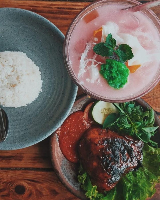 Makanan lezat dan menyegarkan (Foto : Dokumen pribadi)