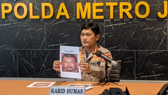 Jumpa pers perkembangan penanganan kasus Ade Armando di Polda Metro Jaya, Rabu (13/4). Foto: Jonathan Devin/kumparan