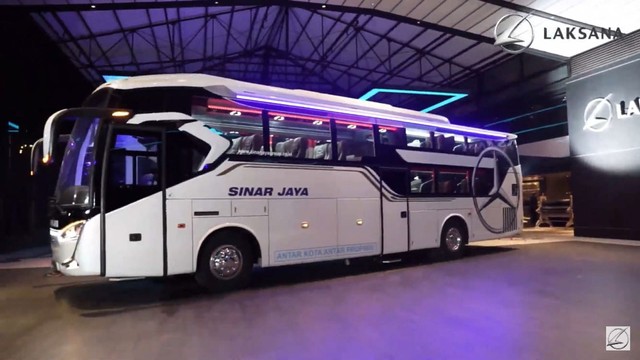 Karoseri Laksana meluncurkan produk terbaru Legacy SR2 Suite Combi secara virtual di Ungaran, Jawa Tengah (19/4/2022). Foto: YouTube/laksanabus
