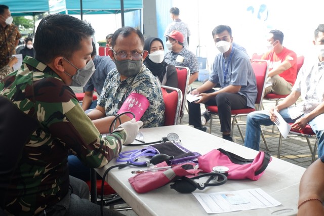 Vaksinasi booster kolaborasi PT Paragon DC Malang dengan Kesdam Brawijaya V Kota Malang. dok