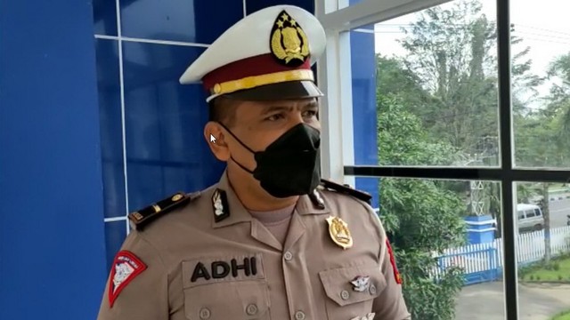 Kanit Laka Lantas Sat Lantas Polres Bojonegoro, Ipda Ahmad Adi Kiswanto SH, sat beri keterangan. Senin (21/03/2022) (foto: dok istimewa)