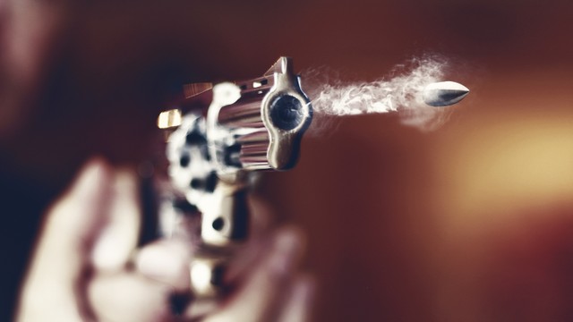 Ilustrasi pistol menembak. Foto: Shutterstock