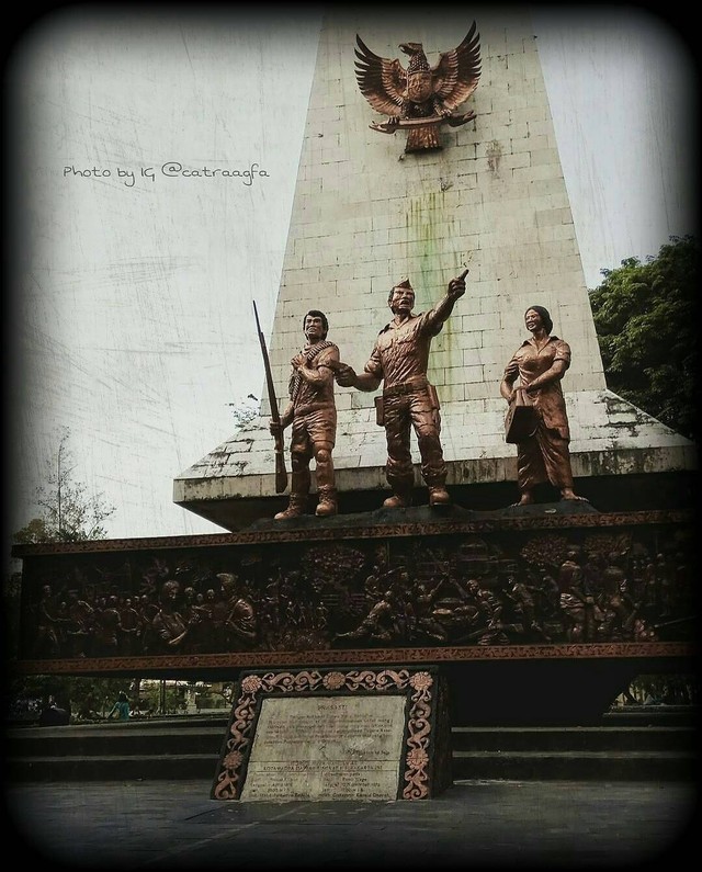 Monumen 45 Banjarsari, sebuah monumen yang dibangun untuk memperingati peristiwa bersejarah di Kota Surakarta, yaitu Serangan Umum Empat Hari. (https://www.instagram.com/p/B4Yi5VmBEnc/?igshid=YmMyMTA2M2Y=)